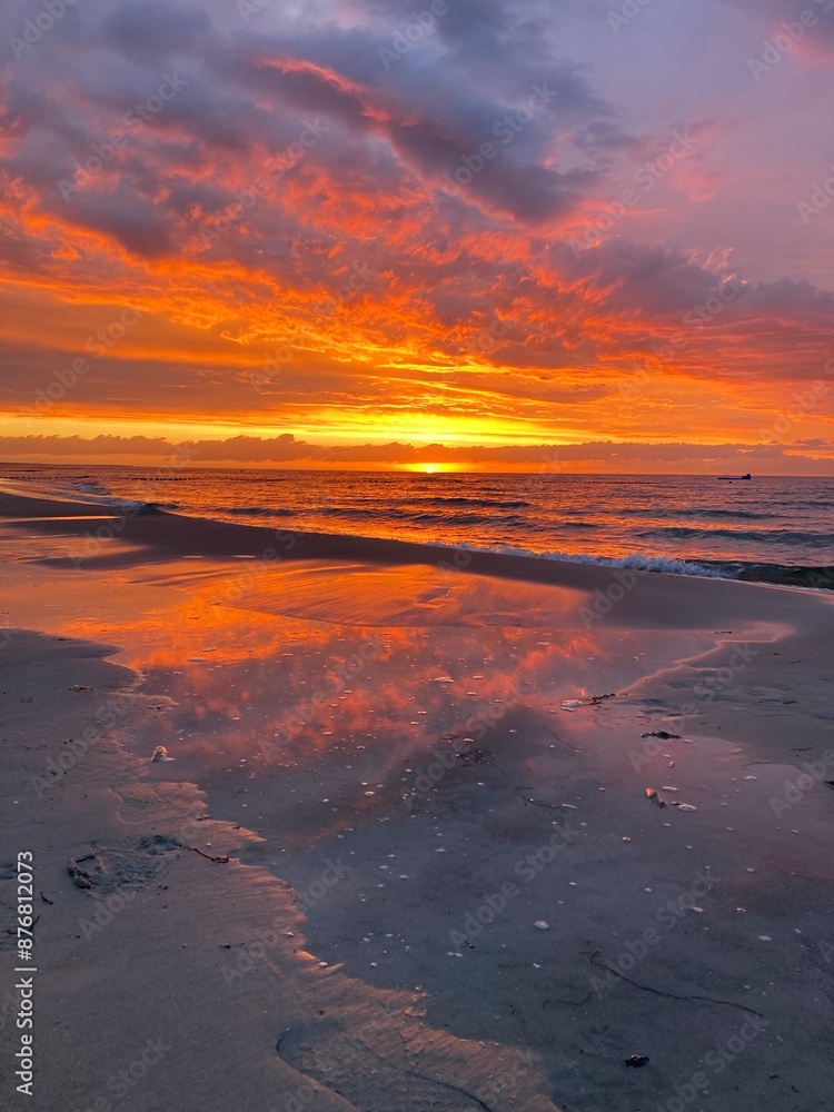 Sonnenuntergang am Strand von Zingst, Ostsee, Mecklenburg-Vorpommern, Deutschland