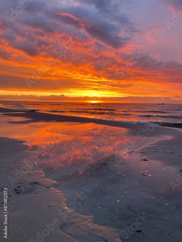 Sonnenuntergang am Strand von Zingst, Ostsee, Mecklenburg-Vorpommern, Deutschland
