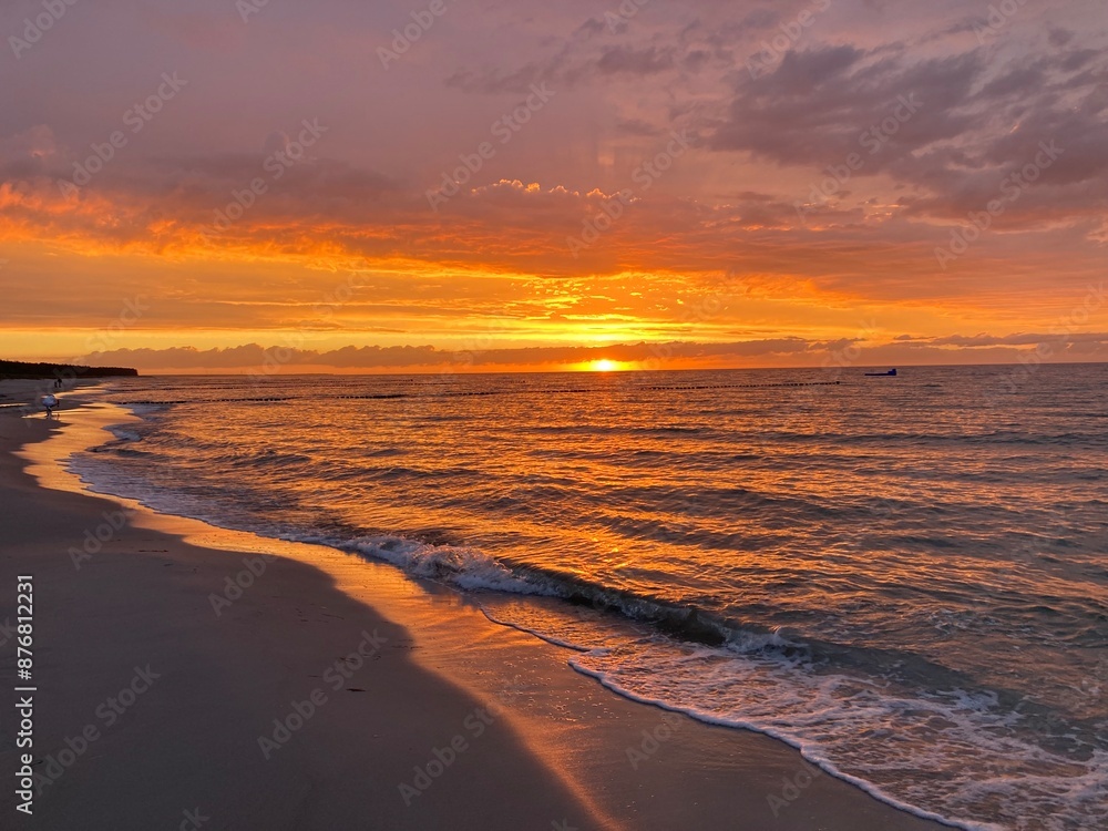 Sonnenuntergang am Strand von Zingst, Ostsee, Mecklenburg-Vorpommern, Deutschland