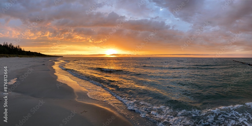 Obraz premium Sonnenuntergang am Strand von Zingst, Ostsee, Mecklenburg-Vorpommern, Deutschland