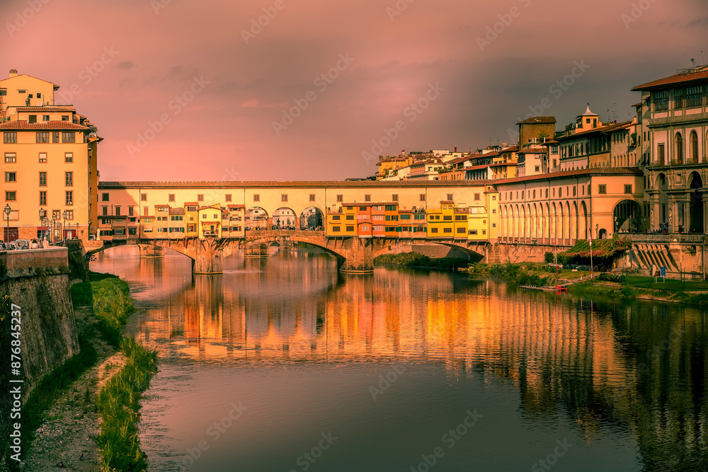 Fototapeta premium Ponte Vecchio in Florence, Tuscany, Italy