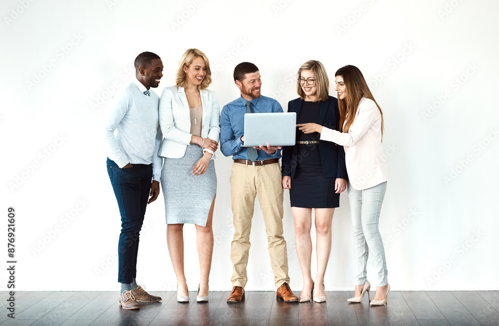 © AK Coop/peopleimages.com - Group of people, diversity and laptop at interview as candidates, job opportunity and office for hiring. Staff, community and technology as employees at company in recruitment or human resources © AK Coop/peopleimages.com - Group of people, diversity and laptop at interview as candidates, job opportunity and office for hiring. Staff, community and technology as employees at company in recruitment or human resources