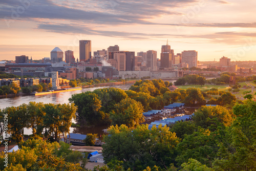 Obraz na płótnie Saint Paul, Minnesota, USA. Aerial cityscape image of downtown St. Paul, Minnesota, USA with reflection of the skyline in Mississippi River at beautiful summer sunrise. w salonie