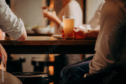 Wallpaper Mural Spożywanie alkoholu w pubie Torontodigital.ca