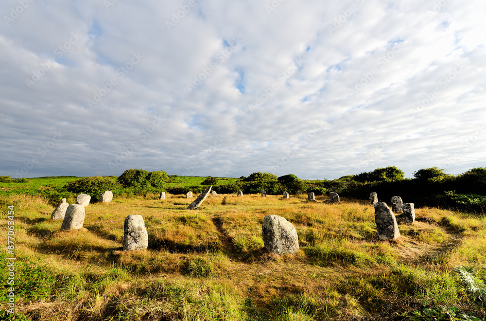 Boscawen Un Bronze Age stone circle near Lands End, Cornwall, England. N. over the 19 granite circle stones plus 2.7m leaning central pillar. Dawn