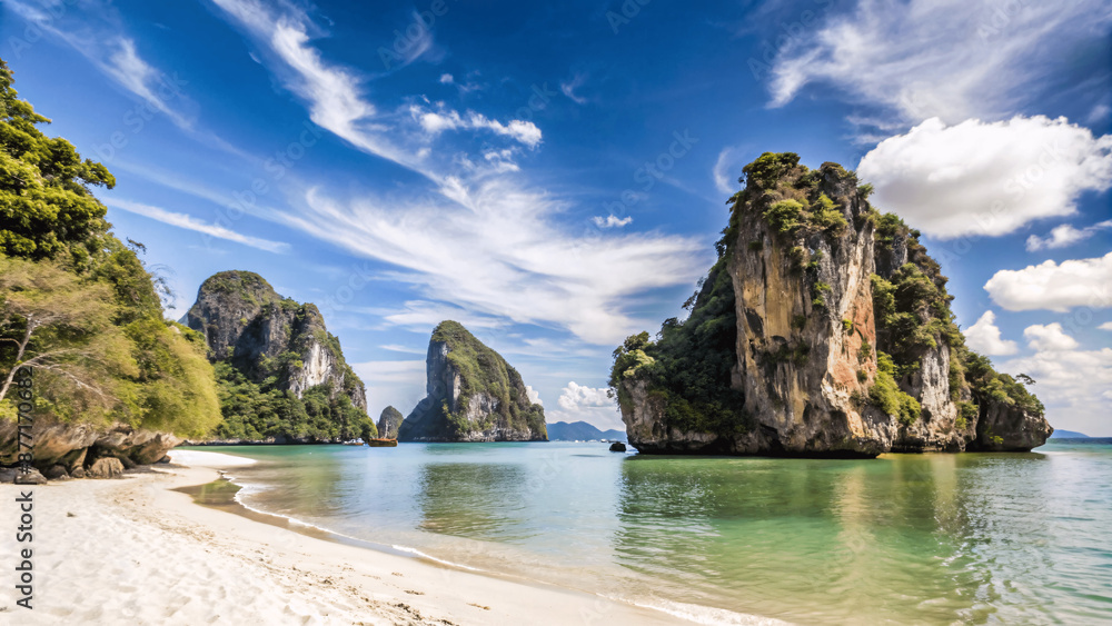 Naklejka premium beach in thailand summer travel vacation background