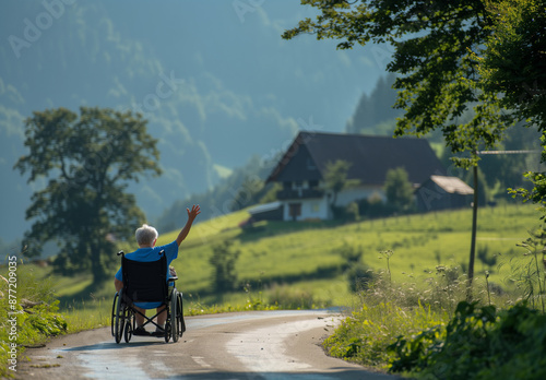 Disabile in carrozzina su un sentiero di campagna. photo