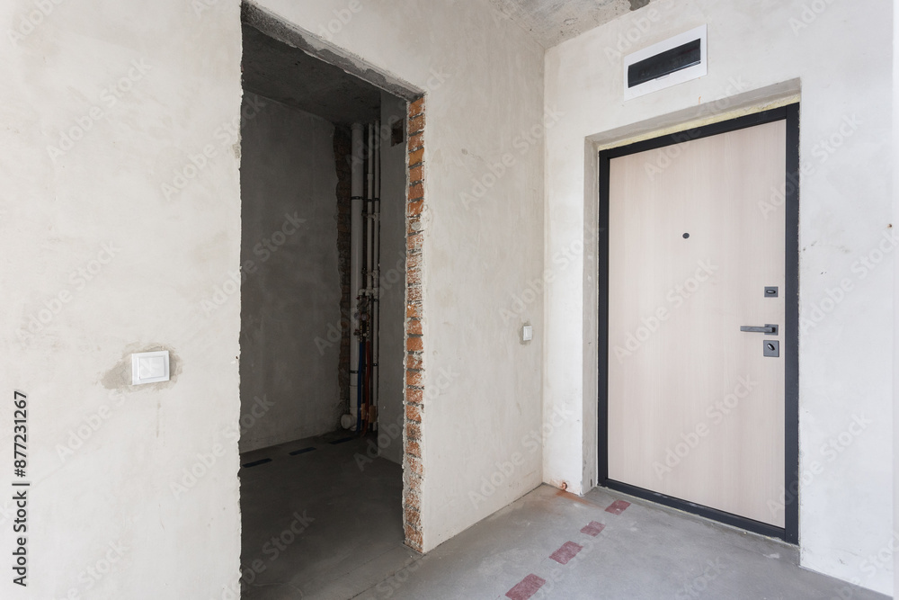 Fototapeta premium interior of the apartment without decoration in gray colors. rough finish