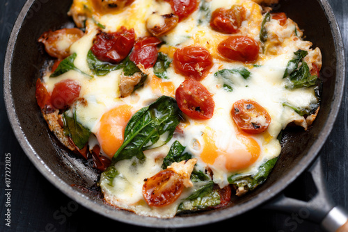 Obraz na płótnie healthy breakfast skillet eggs w salonie