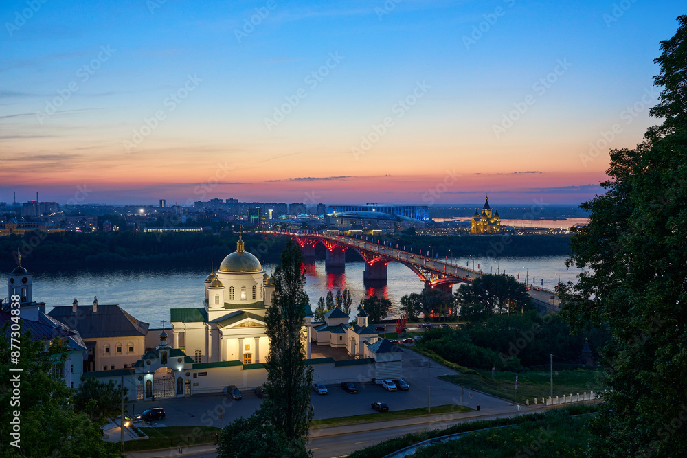 Obraz premium Evening view of Annunciation Monastery, Kanavinsky Bridge and Alexander Nevsky Cathedrall, Nizhny Novgorod, Russia