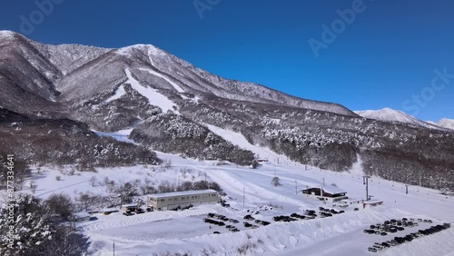 Wallpaper Mural 長野県スキー場空撮ドローン aerial ski resort Torontodigital.ca