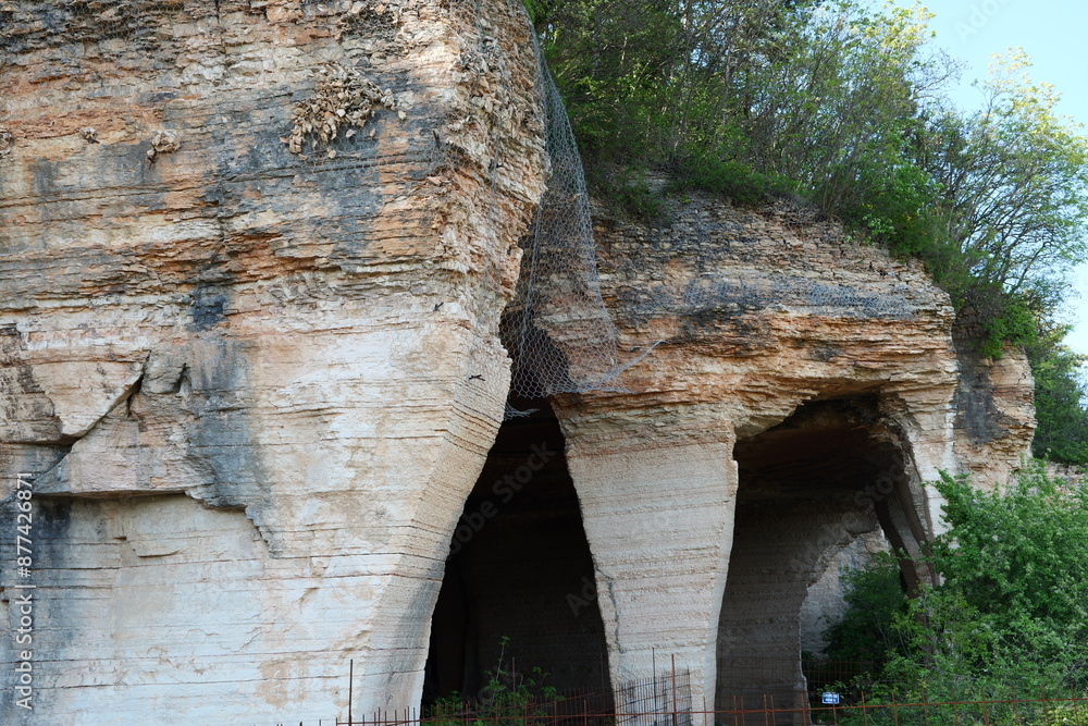Naklejka premium ancient roman aqueduct country