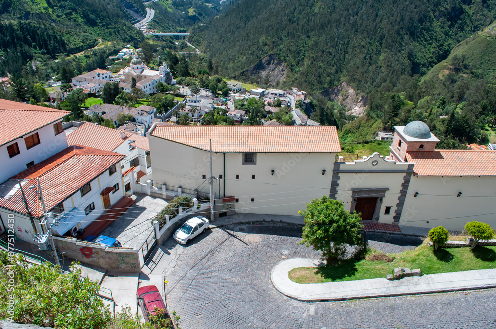Obraz premium A typical cozy area in the town of Guapulo, Ecuador. This town is near by the capital Quito. Taken on a sunny morning.