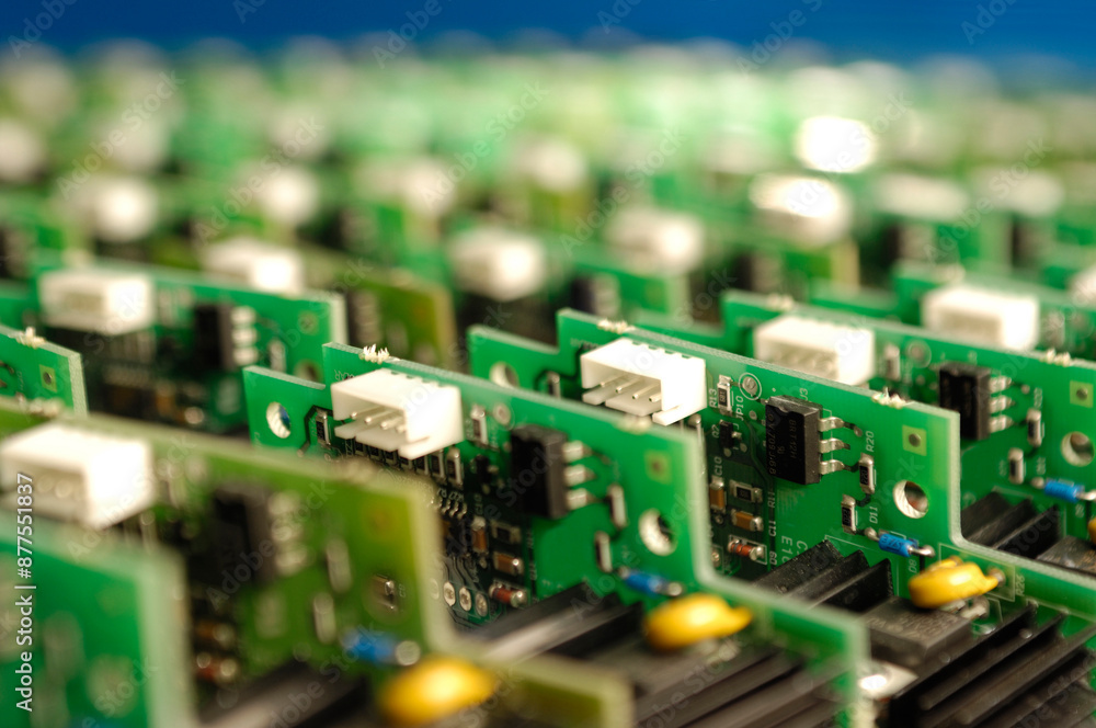 Obraz premium group of electronic circuits in a factory