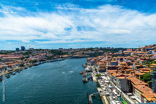 Le bellezze della città lusitana di Porto: il quartiere Ribeira, la Torre dei Chierici, la stazione di Sao Bento e altri edifici monumentali photo