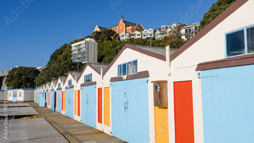 Schilderij op canvas Iconic row of colourful boat sheds in Chaffers Marina of Oriental Parade waterfr