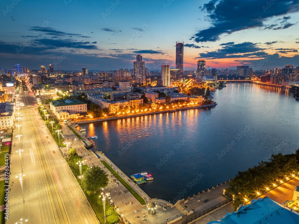 Fototapeta premium Embankment of the central pond and Plotinka in Yekaterinburg at summer or early autumn night. The historic center of the city of Yekaterinburg, Russia, Aerial View