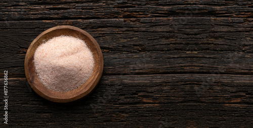 Fine Himalayan salt crystals in wooden bowl - Green background