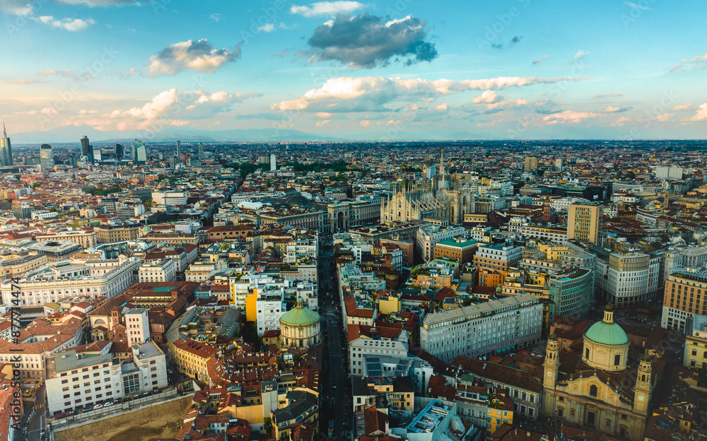 Obraz premium defaaerial photo with drone of the city of Milan in Italy with the Milan Duomo in the landscapeult