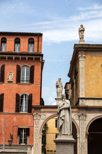 Piazza del la Signoria. Verona photo