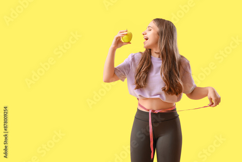 Pretty young woman in sport...