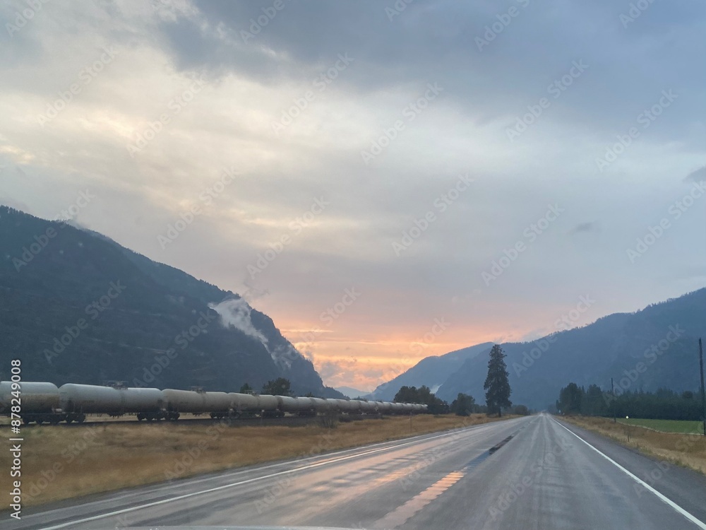 Fototapeta premium Train and Mountains 