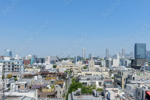 ビルの屋上から見た東京の街並み、都市風景、青山から新宿高層ビル群を望む photo