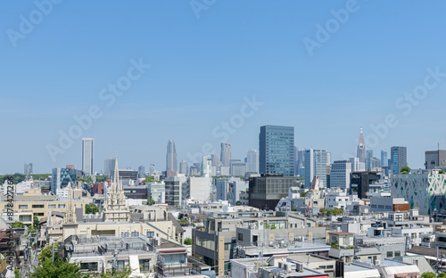 ビルの屋上から見た東京の街並み、都市風景、青山から新宿高層ビル群を望む photo