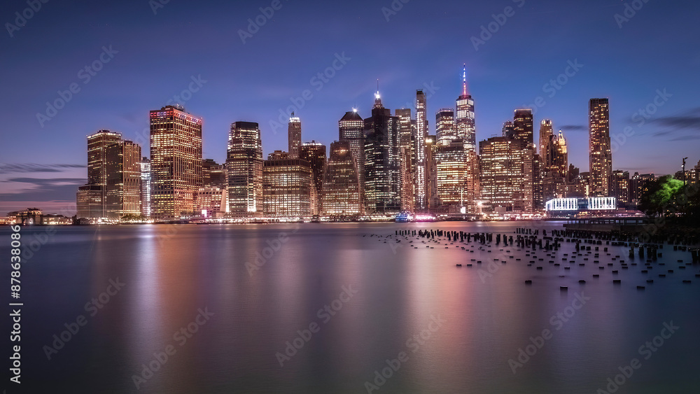 Obraz premium Skyline of Manhattan at sunset on a blue sky-July 2024
