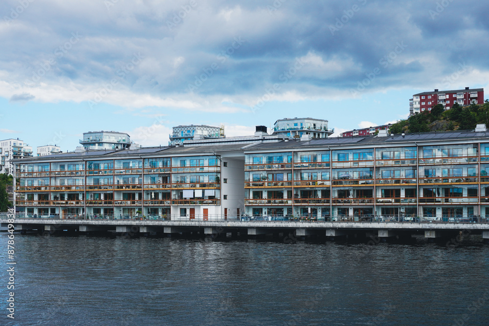 Obraz premium Moderna apartment buildings by the water