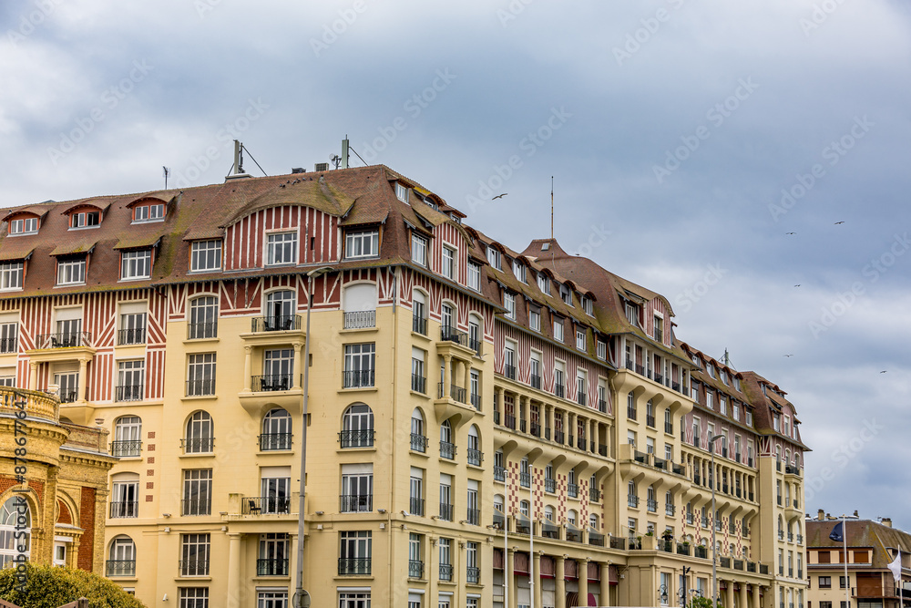 Fototapeta premium Dans les rues de Deauville
