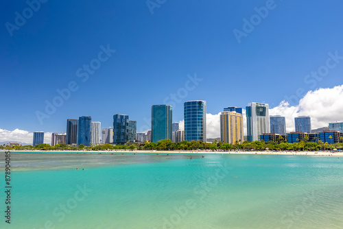 Tableau sur toile Ala Moana-Kaka'ako Skyline with Ala Moana Beach Park in Honolulu, Oahu, Hawaii