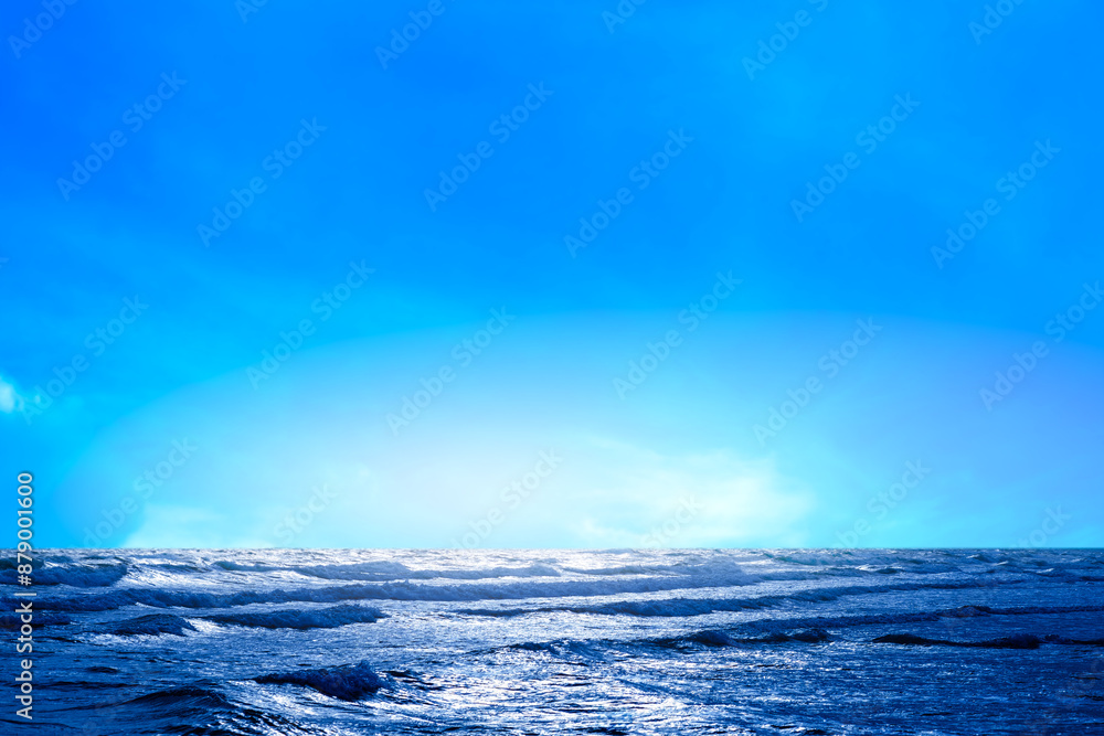 Naklejka premium Ocean sea background and the clear sky For summer vacation ideas Nature of summer sea water with sunlight The sea sparkles against the blue sky 