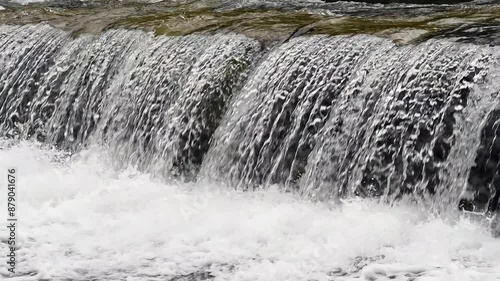 Wehr einer Wasserkraftanlage, Zeitlupe