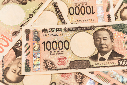 Foto 敷き詰められた新一万円札　新紙幣　日本円　YEN　JPY　イメージ　白背景