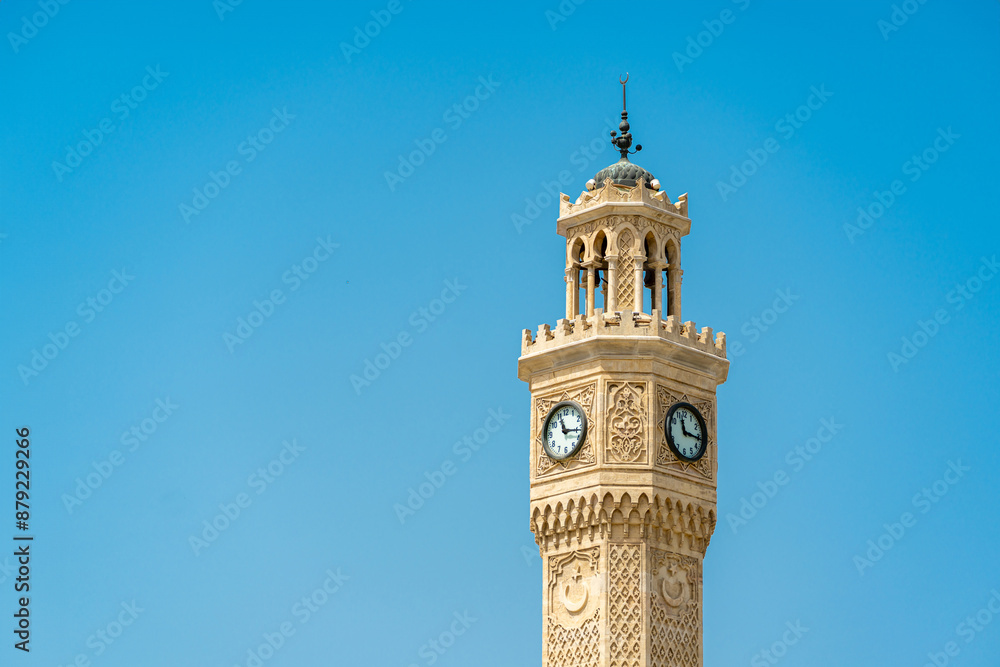 Obraz premium Izmir Clock Tower located in Izmir Konak square on a sunny day