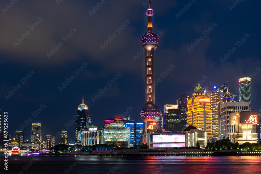 Obraz premium Urban skyscrapers in Shanghai at night