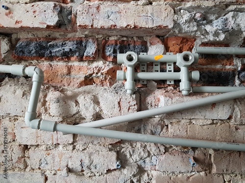 Obraz na płótnie Remontowana ściana ze skutym tynkiem w salonie
