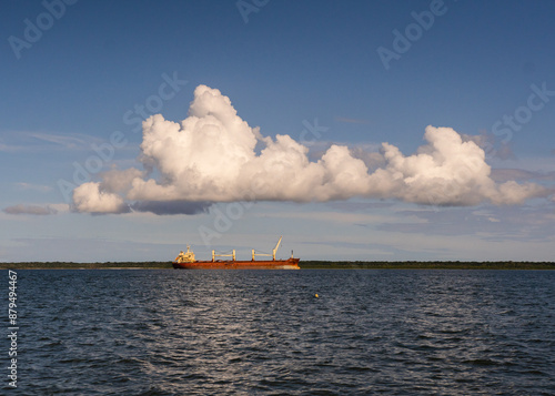 Navio de carga chegando no Brasil, Porto de Paranaguá / Cargo ship arriving in Brazil, Port of Paranagua