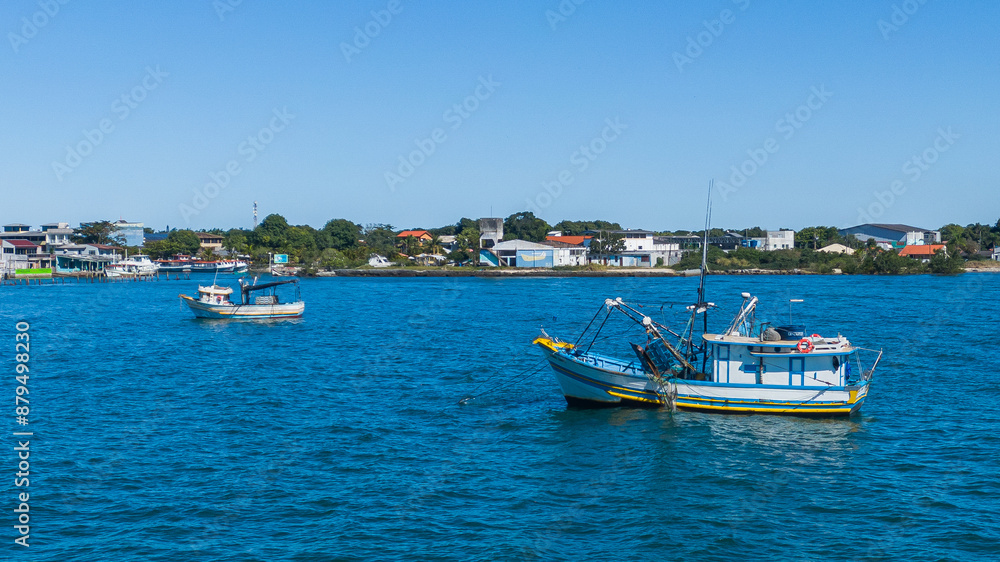 Pescadores artesanais de camarão no litoral sul brasileiro / Artisanal shrimp fishermen on the southern Brazilian coast Pescadores artesanais de camarão no litoral sul brasileiro / Artisanal shrimp fishermen on the southern Brazilian coast