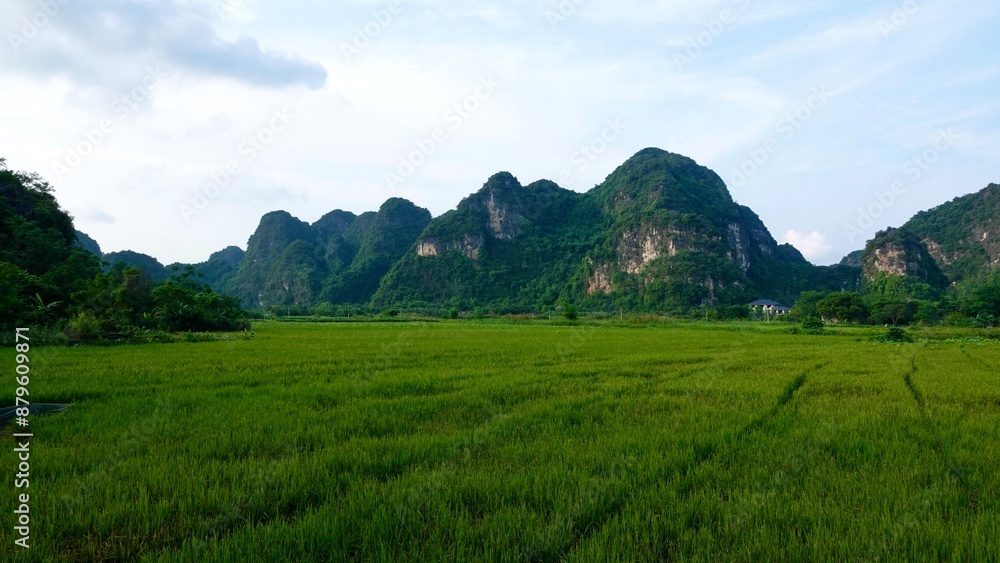 Die sog. Trockene Halong Bucht bei Ninh Binh in Vietnam Die sog. Trockene Halong Bucht bei Ninh Binh in Vietnam
