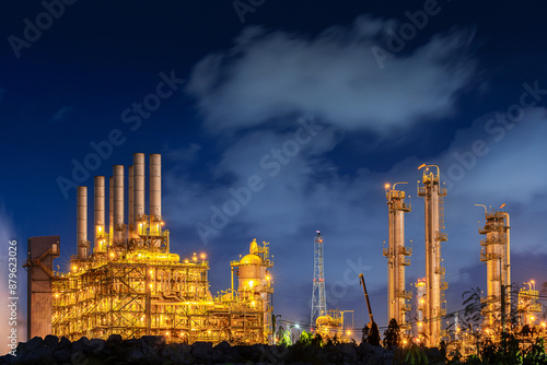 Fotografi refinery chemical petrochemical plant with cracking furnace for petroleum energy