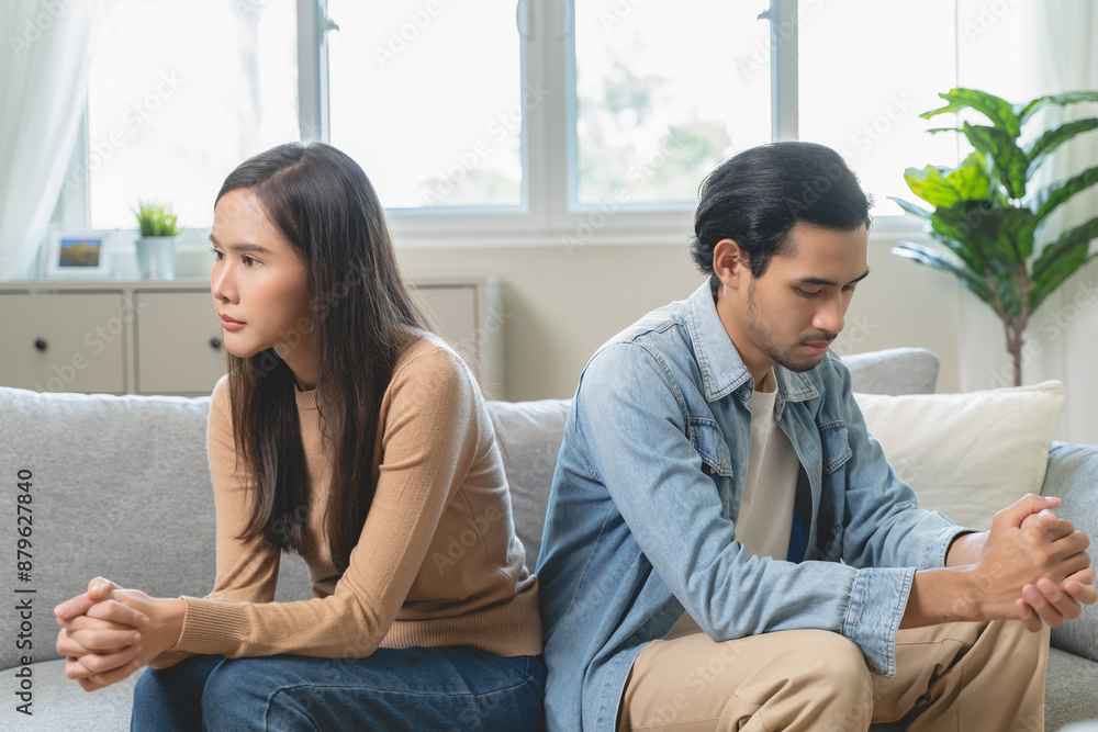 Obraz premium Breakup and depressed, asian young quarrel couple love fight relationship in trouble. Different people are emotion angry. Argue wife has expression upset with husband. Problem of family people.