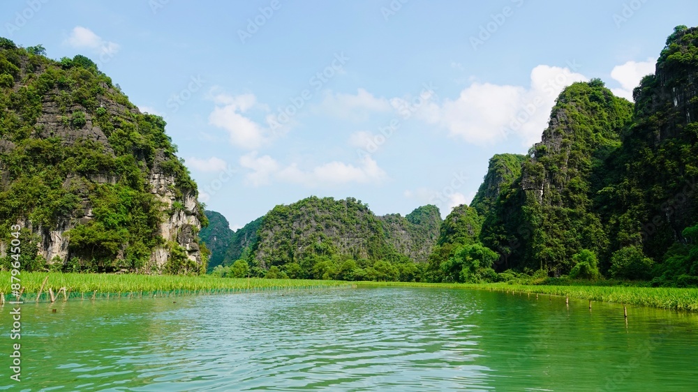 Die sog. Trockene Halong Bucht bei Ninh Binh in Vietnam Die sog. Trockene Halong Bucht bei Ninh Binh in Vietnam