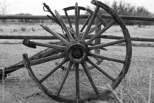 Obraz na plátně old wagon wheel