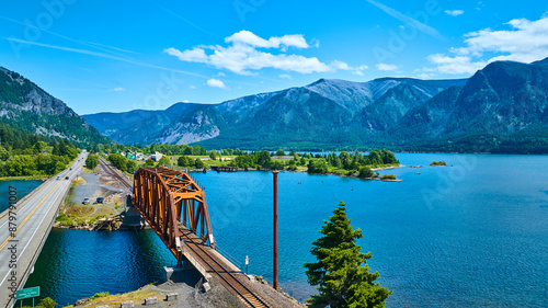 Fotografía Aerial View of Wind River Bridge and Scenic Columbia Gorge Lake