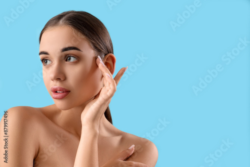 Portrait of attractive youn...