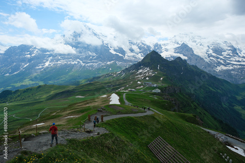 スイスアルプスの絶景トレイル。メンリヘンとグリンデルワルト
Amazing trekking area in Swiss Alps, Switzerland. Around Mannlichen