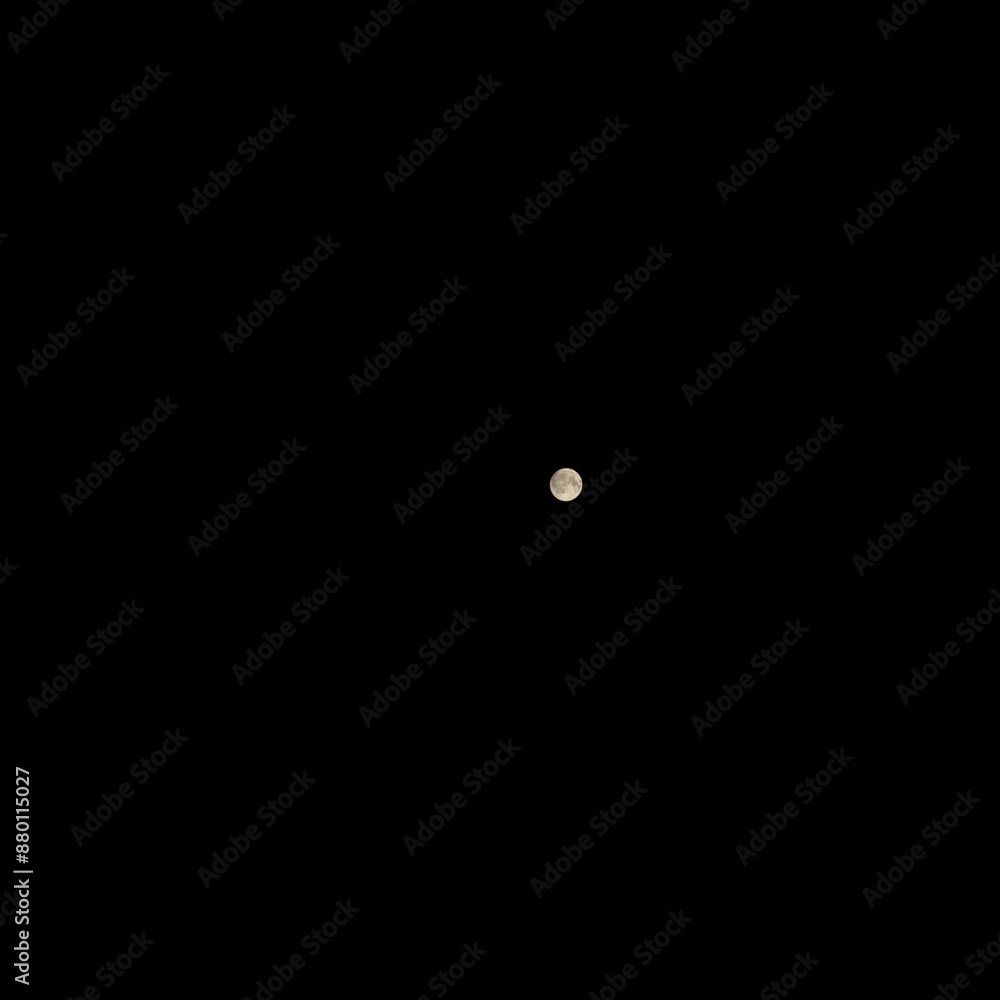 This is the moon photographed on May 24, 2024, at 01:10 a.m. on Shapingba Riverside Road in Chongqing, China. This is the moon photographed on May 24, 2024, at 01:10 a.m. on Shapingba Riverside Road in Chongqing, China.