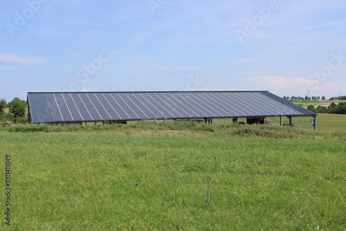 Panneau solaire sur hangar agricole © CURIOS